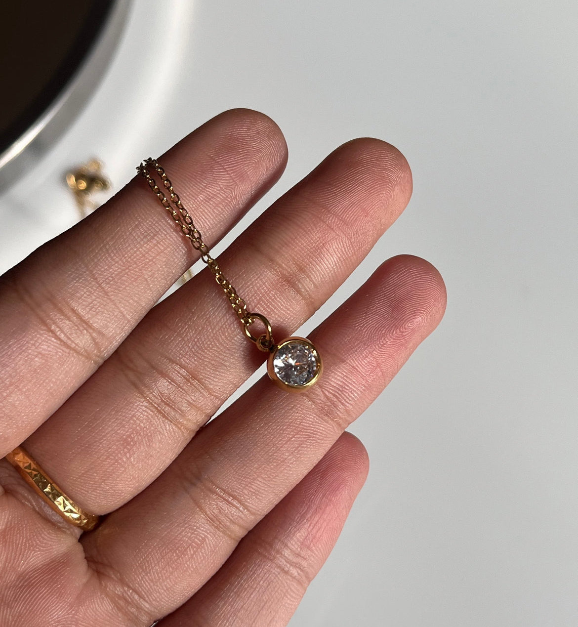 Round  solitaire necklace