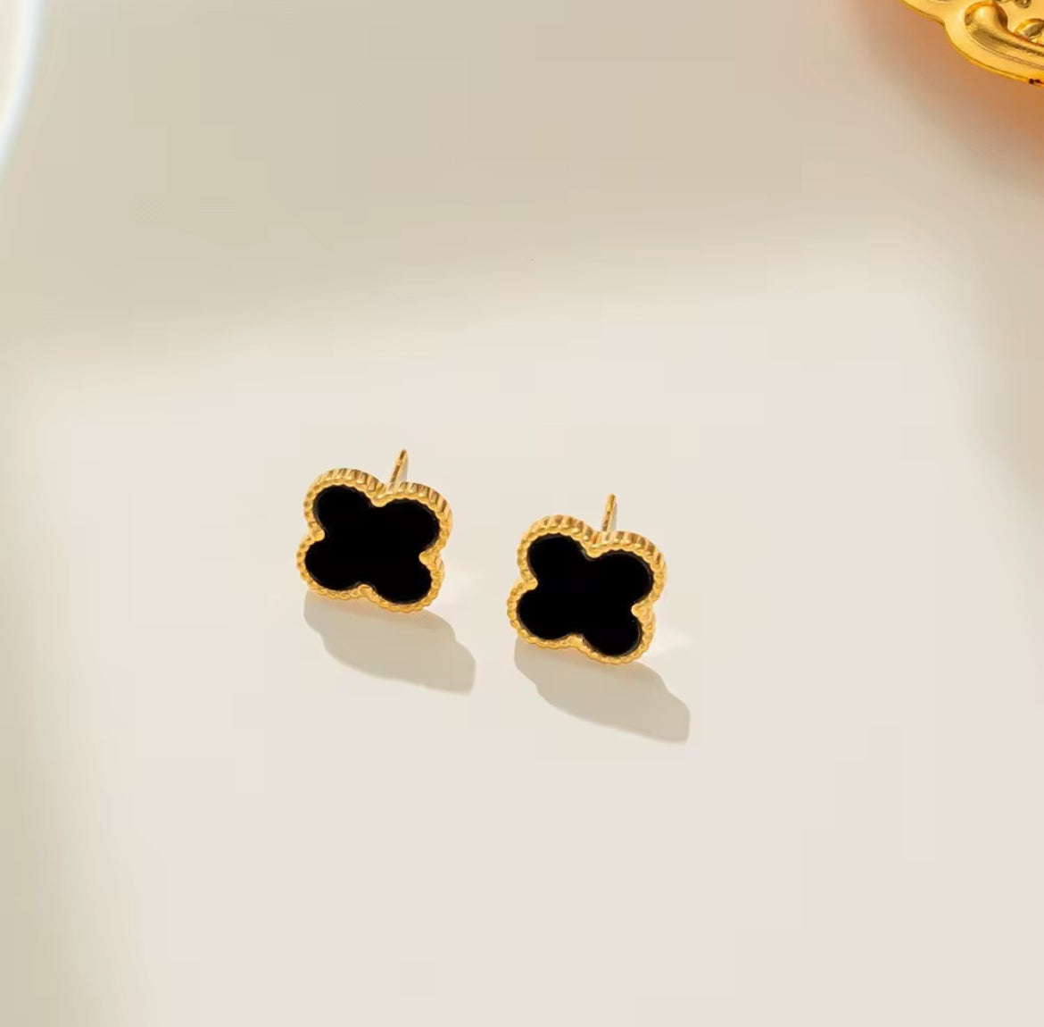 Clover studs