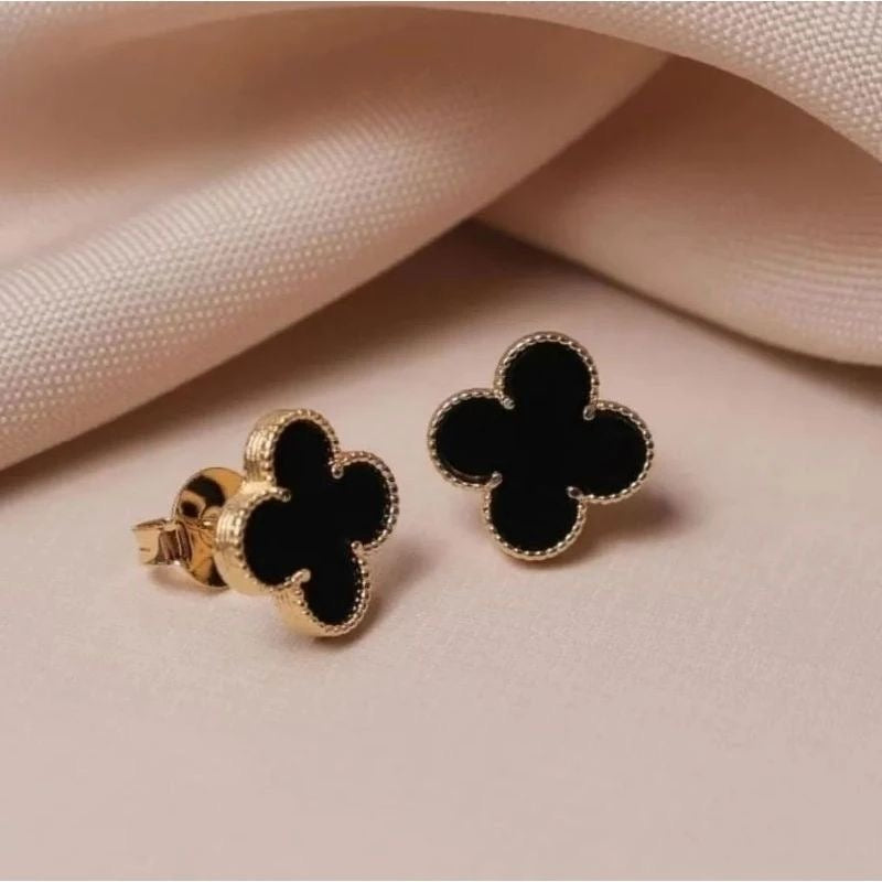Clover studs