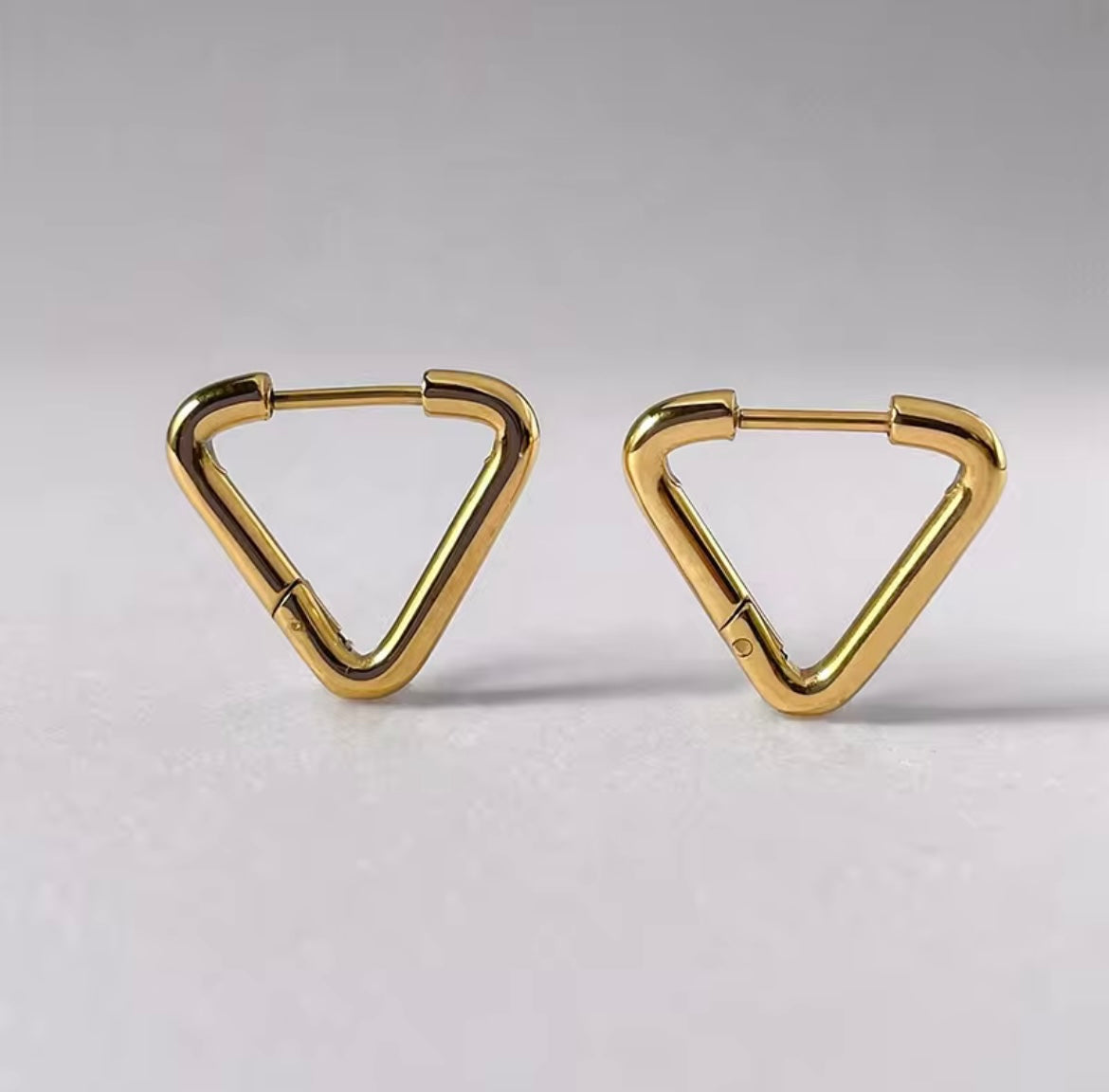 triara hoops