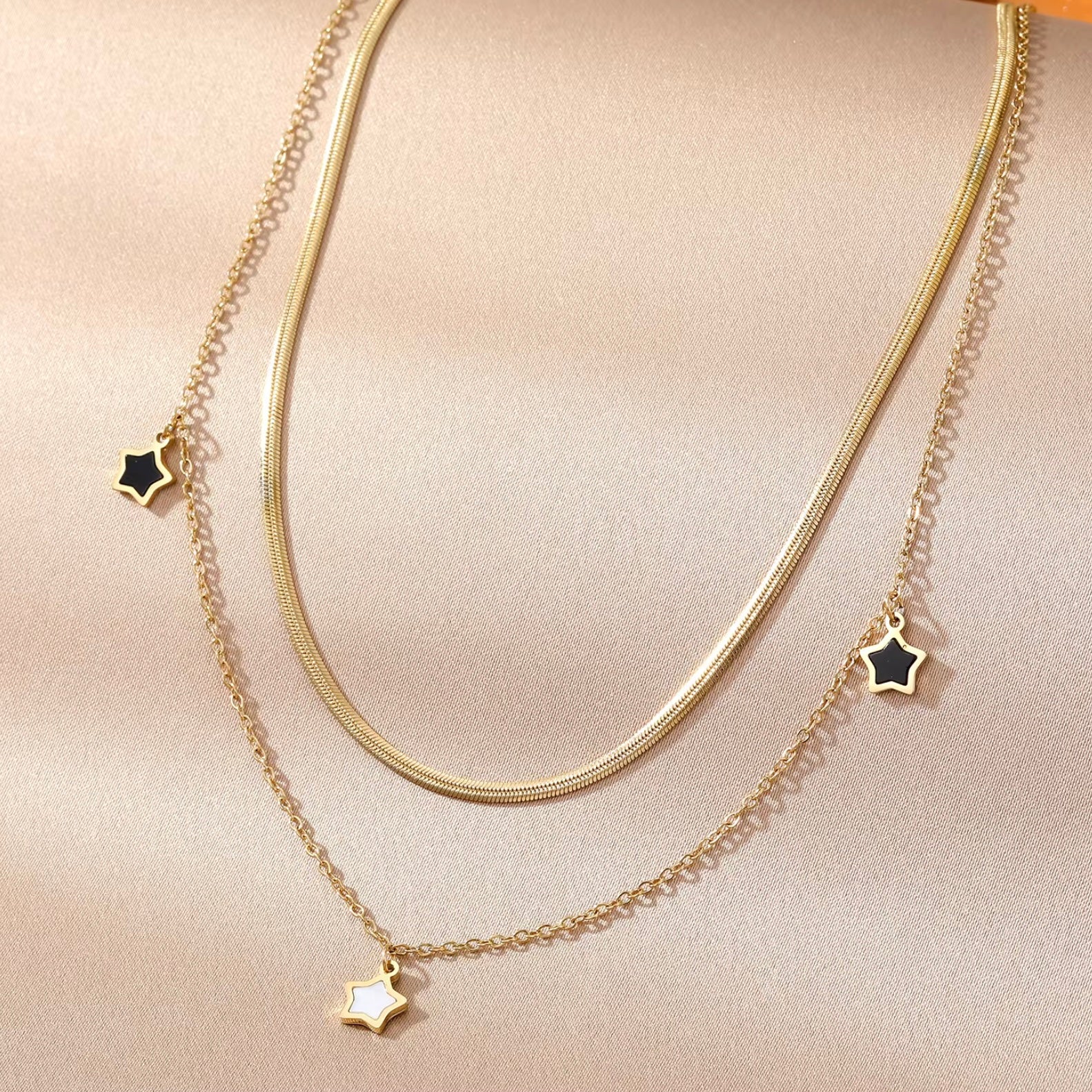 Star layer necklace