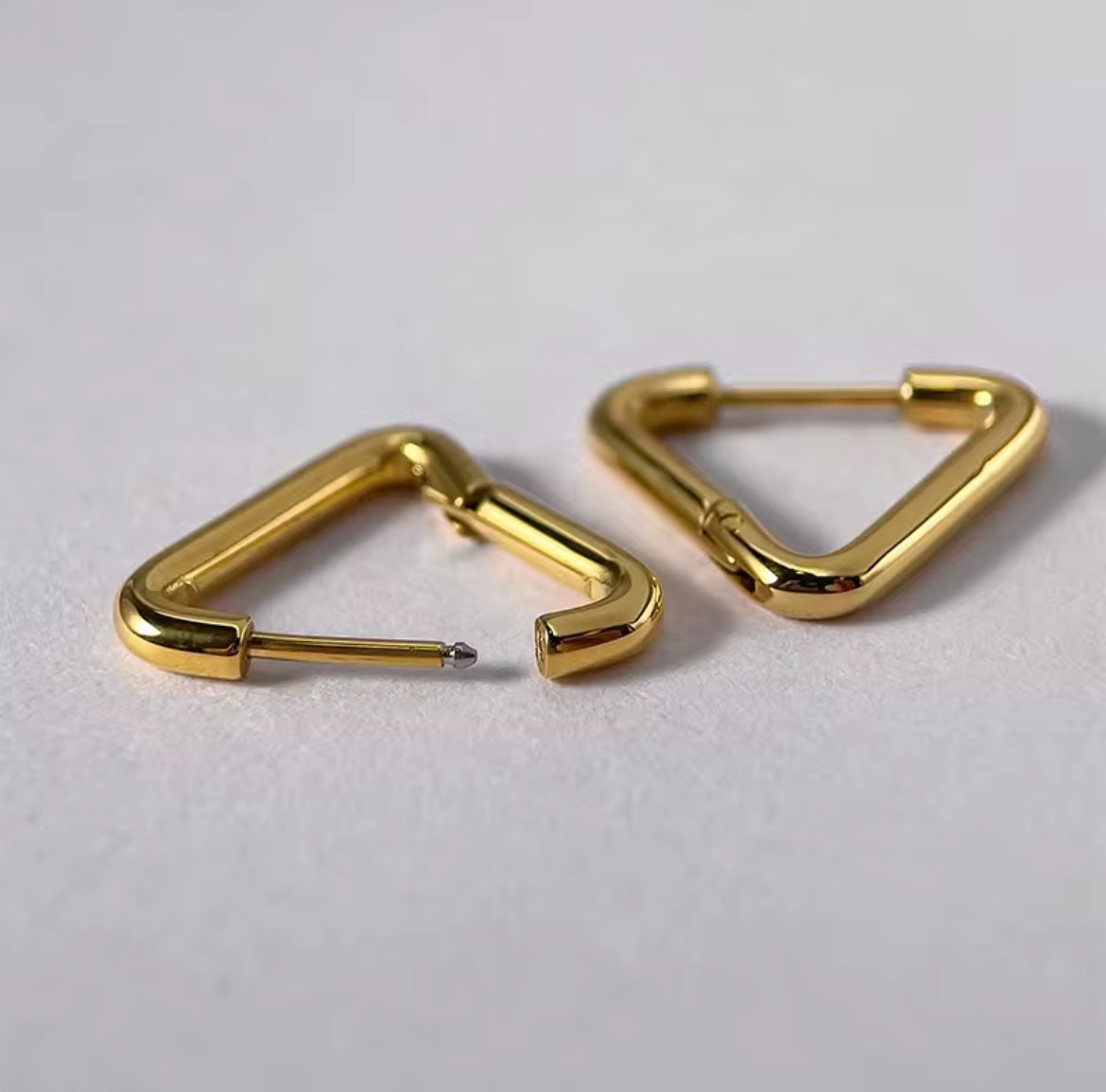 triara hoops