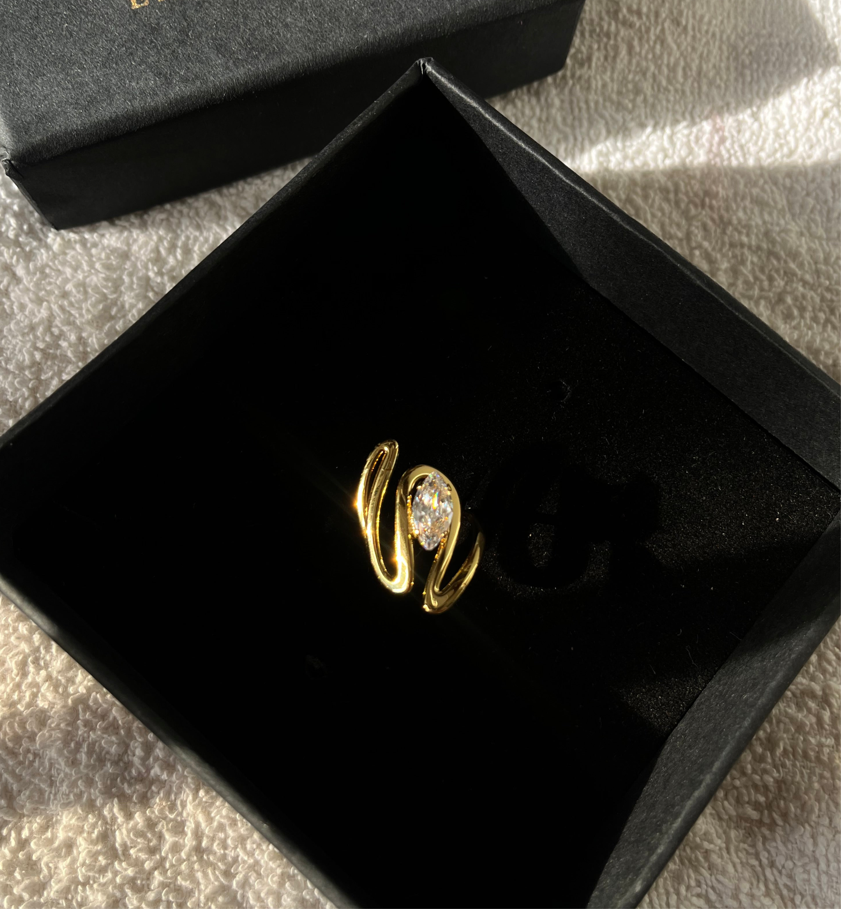 Zig zag ring