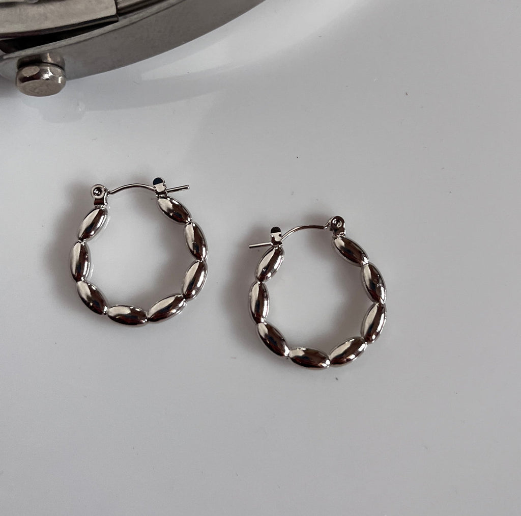 Silver snow hoops