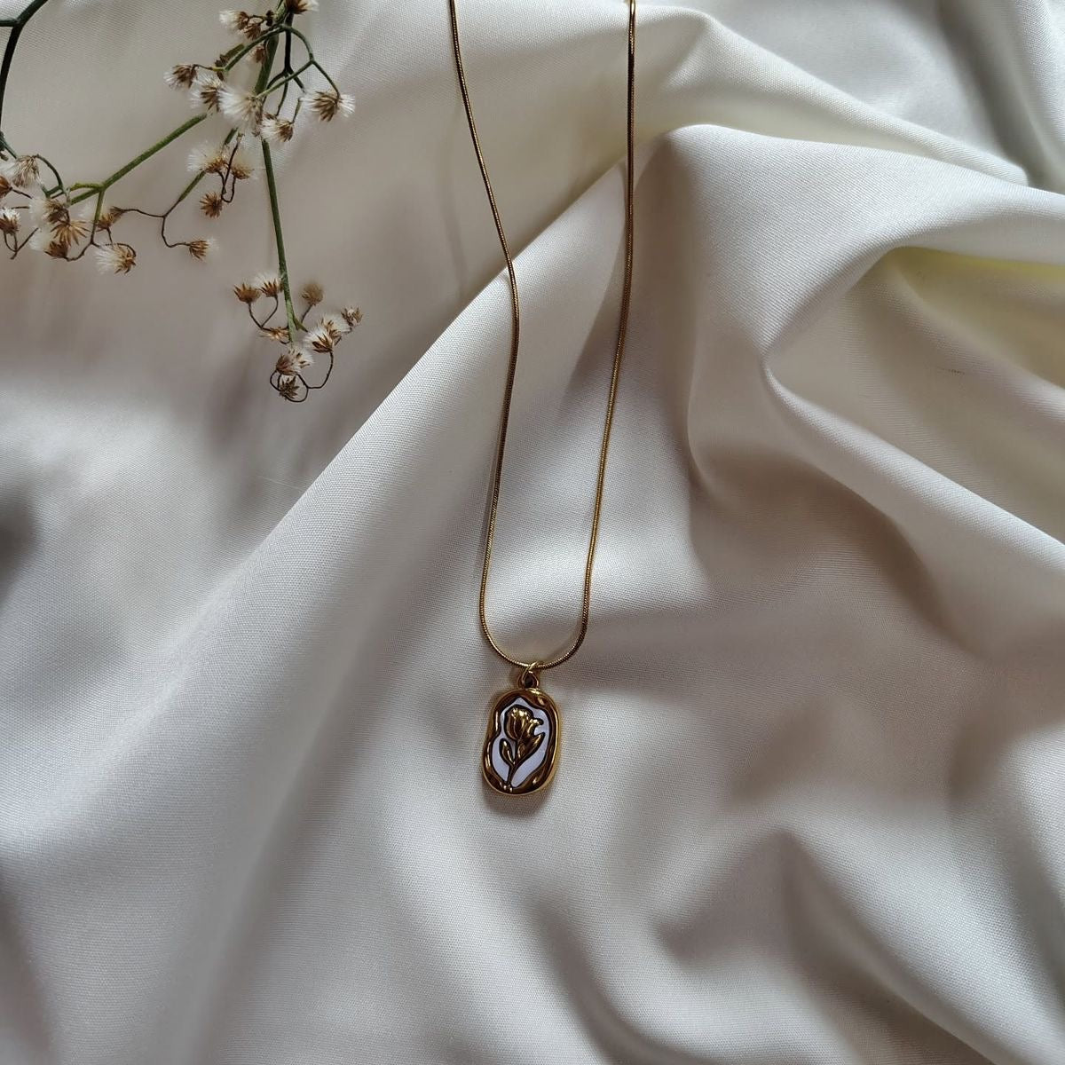 Rosy necklace