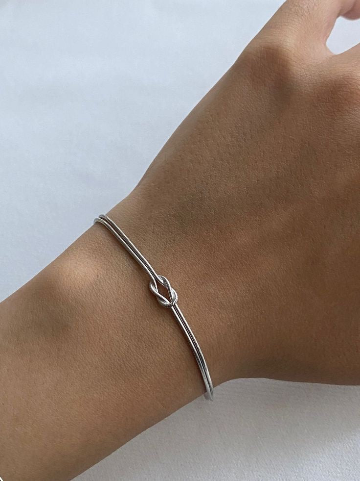 The KNOT bracelet