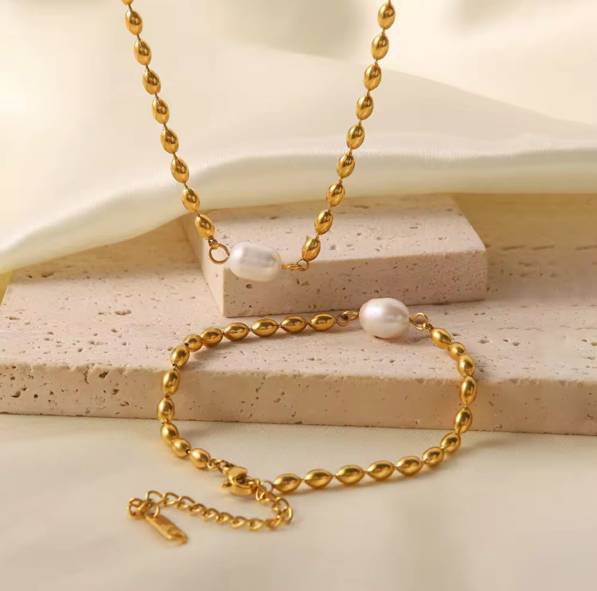 Bella necklace and bracelet