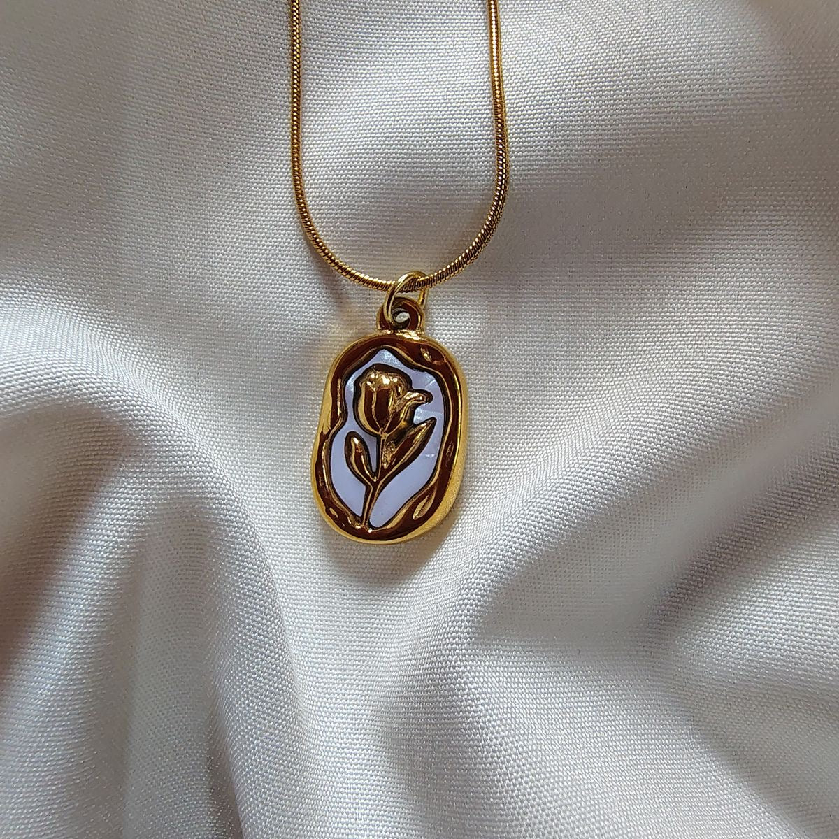 Rosy necklace