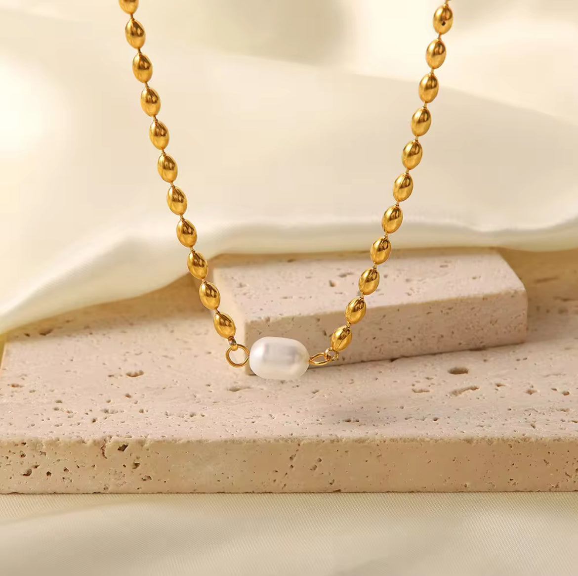 Bella necklace and bracelet