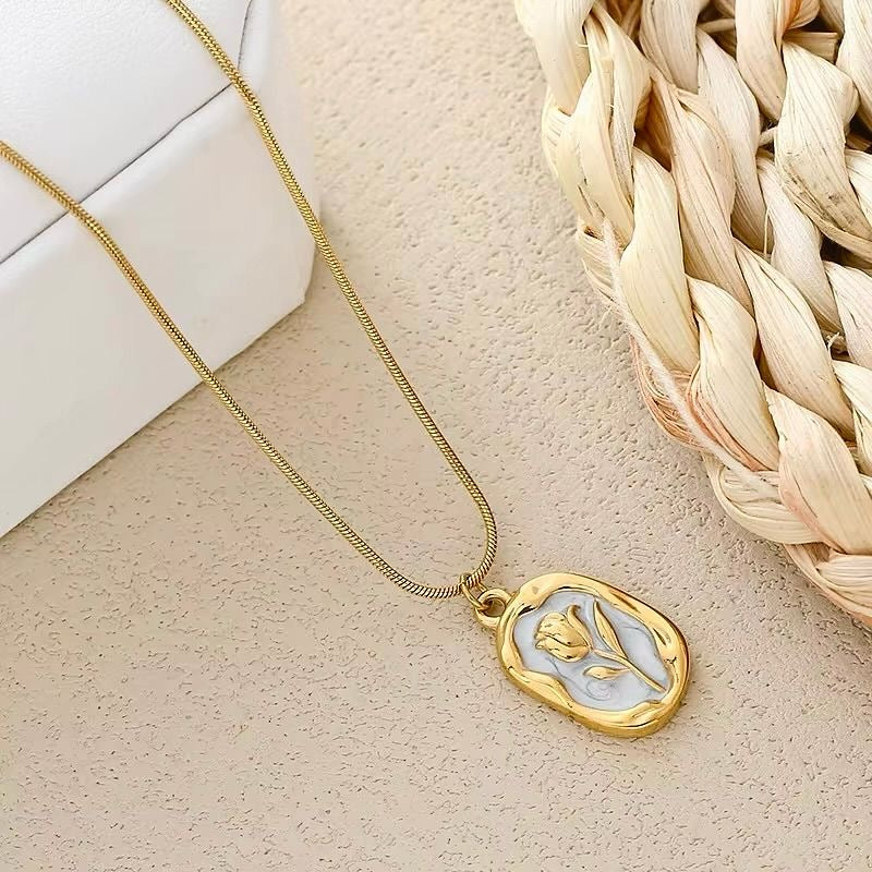 Rosy necklace