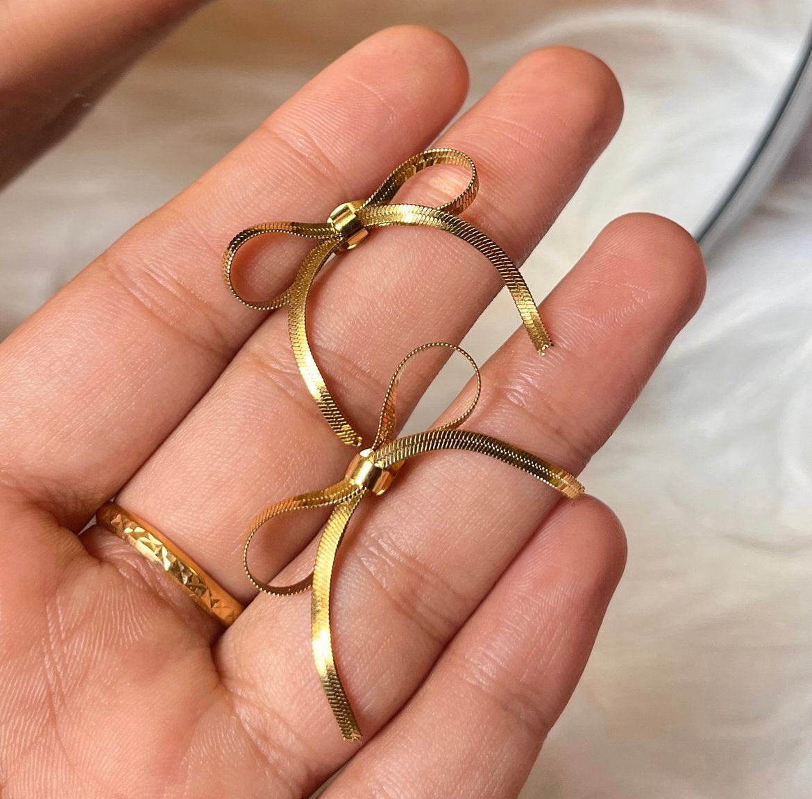 Bow earring