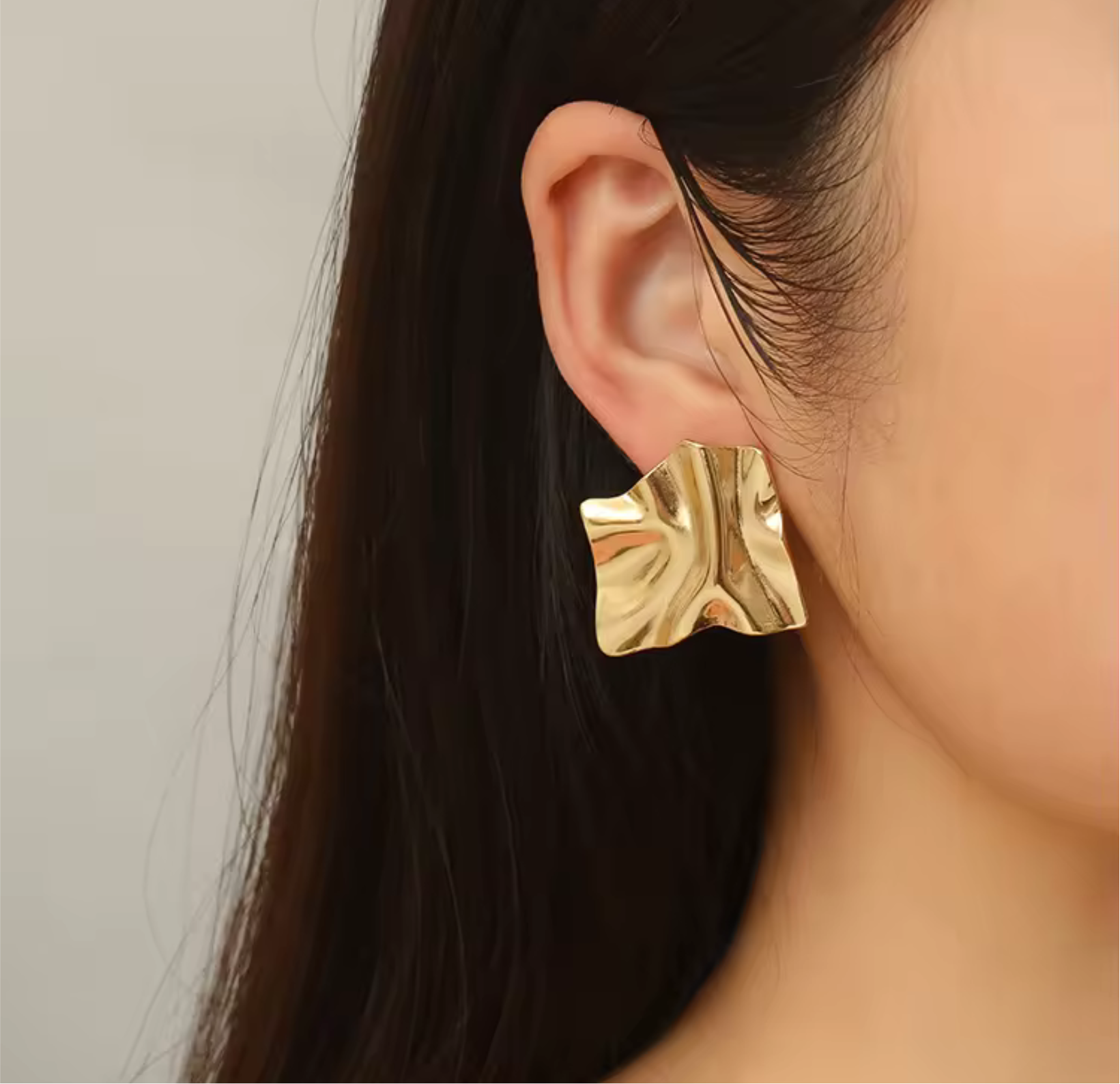 Lilly earring