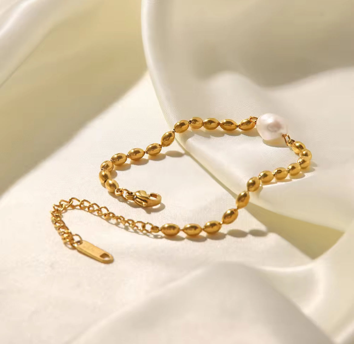 Bella necklace and bracelet