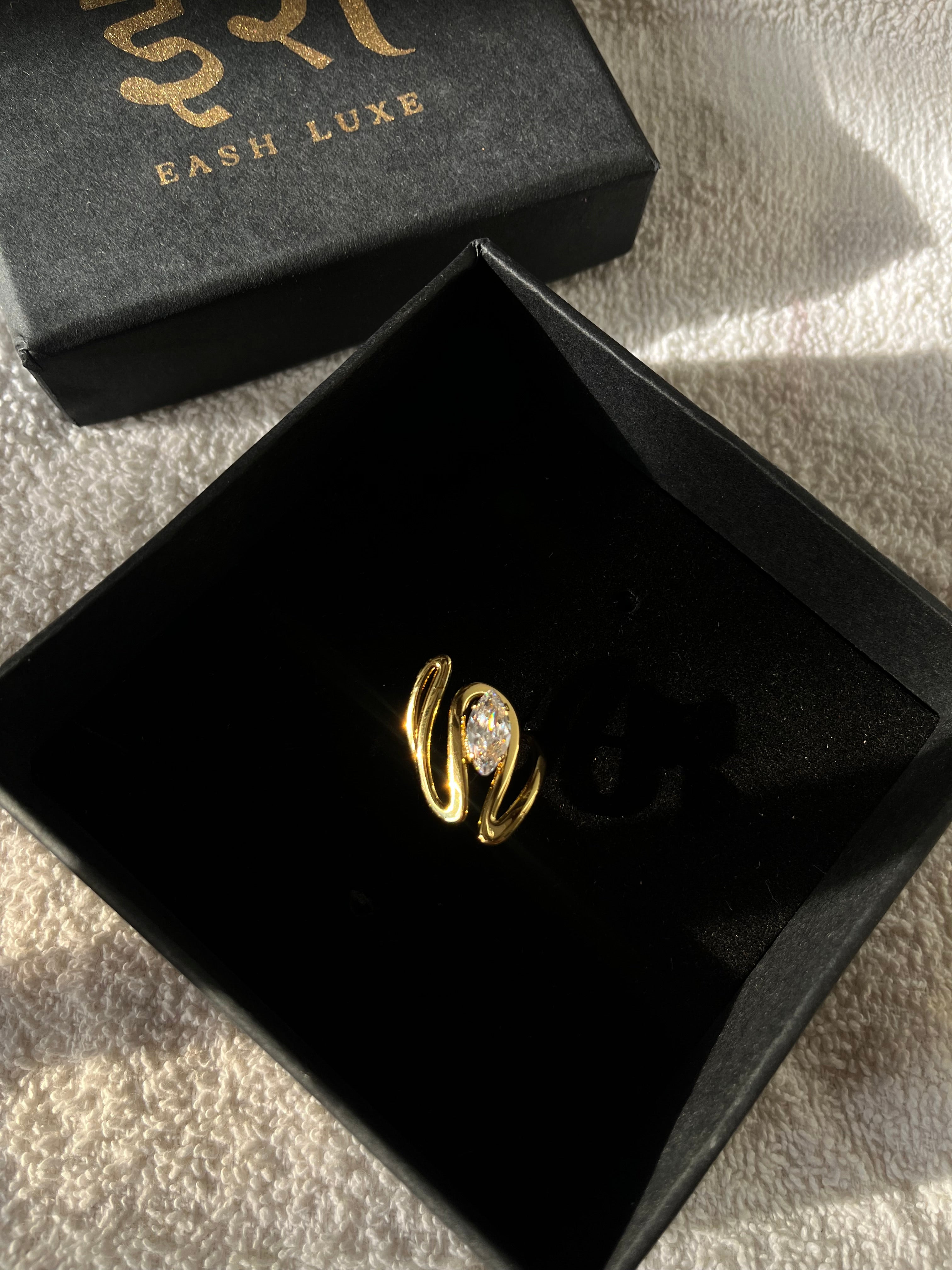 Zig zag ring