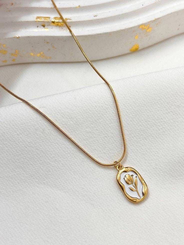 Rosy necklace
