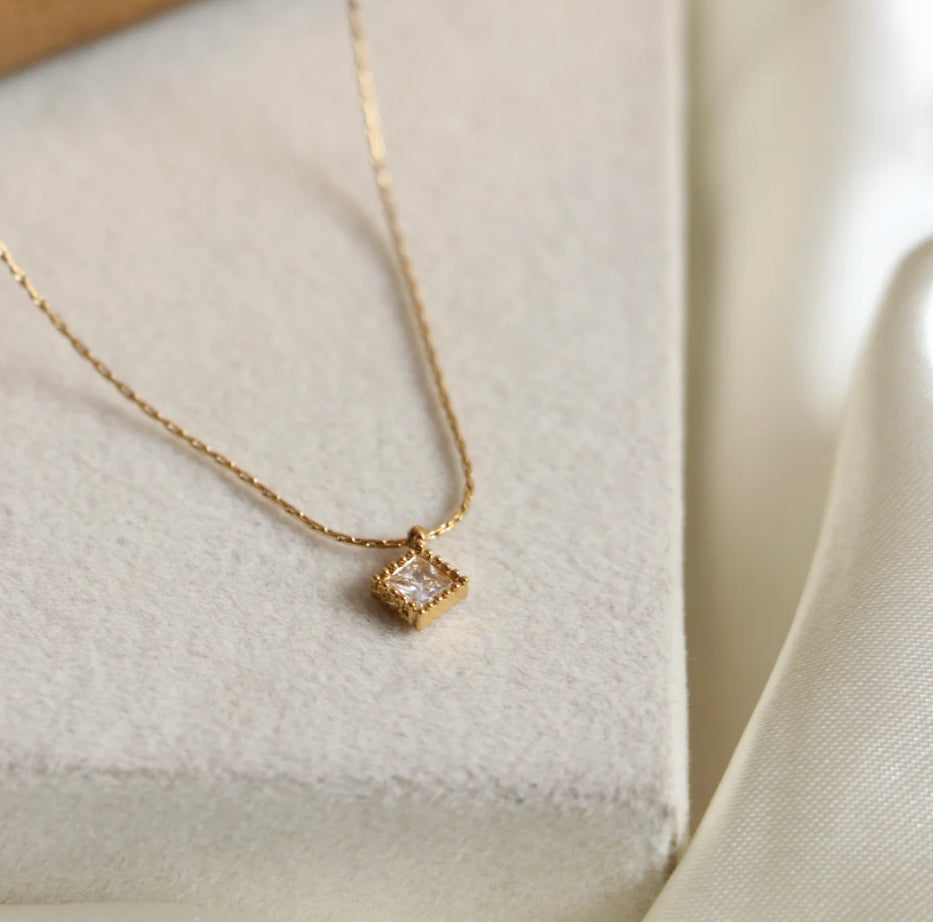 Dainty necklace