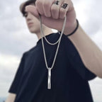 Thick bar necklace