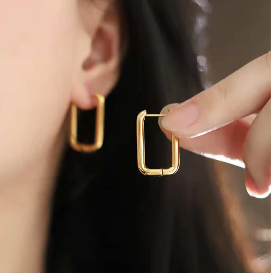 Agatha hoops