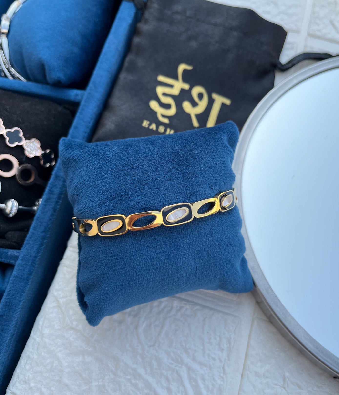 Thin bracelet