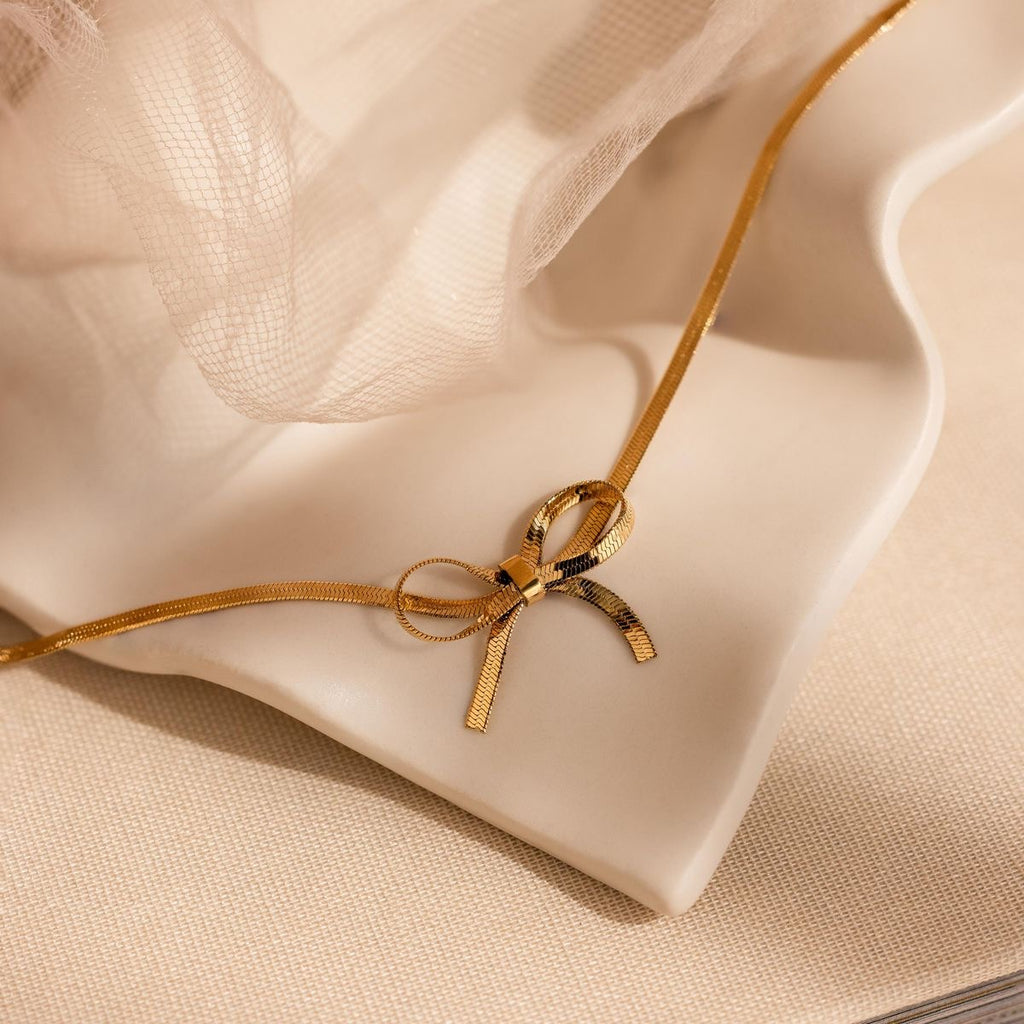 Bow chocker necklace