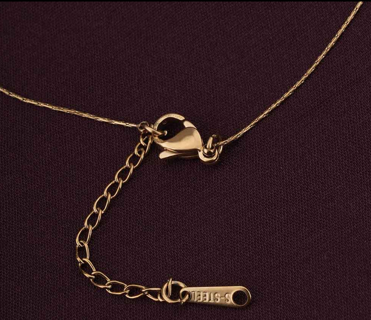 Solitaire necklace